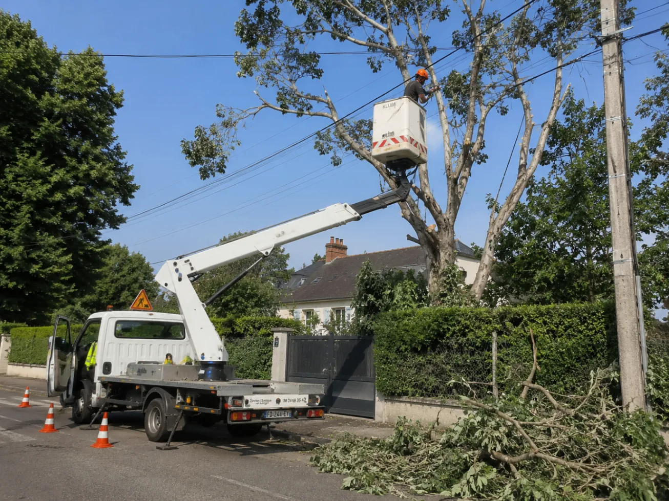 Urgence arbre à Bléré — sécurisation d'un sujet dangereux après tempête par Seven Élagage Urgence arbre à Bléré — sécurisation d'un sujet dangereux après tempête par Seven Élagage